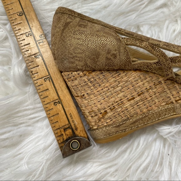 Stuart Weitzman Hurdle Peep Toe Wedge Sandal - Picture 10 of 11